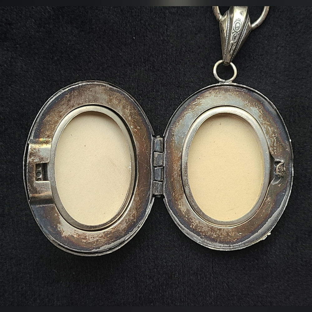 Antique Victorian Book chain Locket - Picture 9 of 9